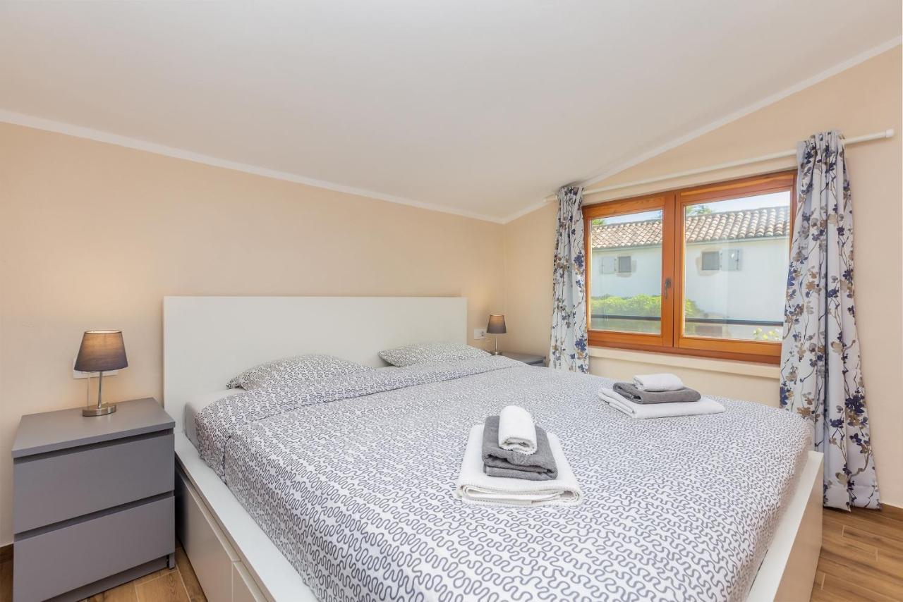 Holiday Home Jela Dobrinj Ngoại thất bức ảnh